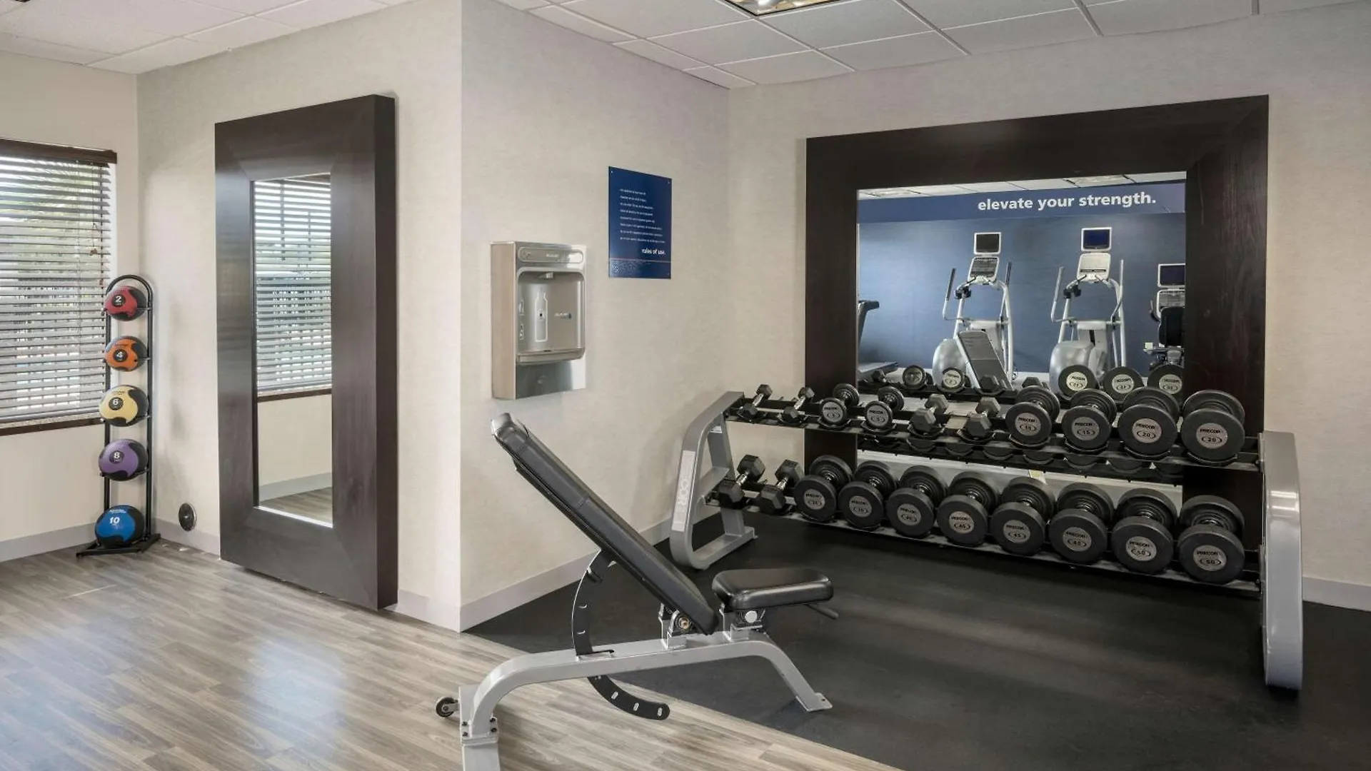 Hampton Inn & Suites Phoenix North/Happy Valley 3*,
